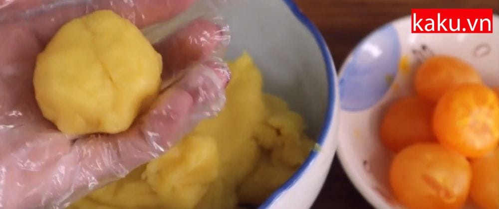 Mẹo làm bánh Trung thu không cần lò nướng đơn giản tại nhà.