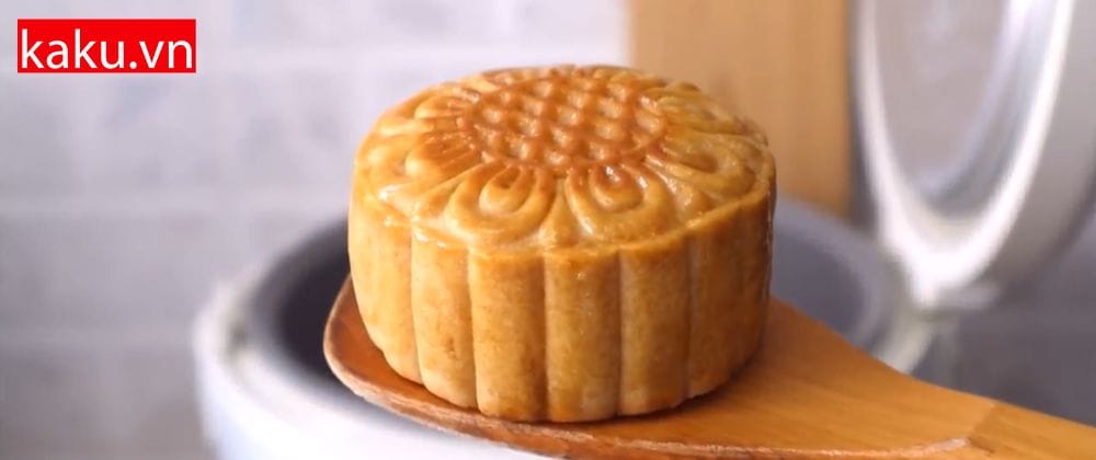 Thưởng thức kết quả bánh trung thu bằng nồi cơm điện