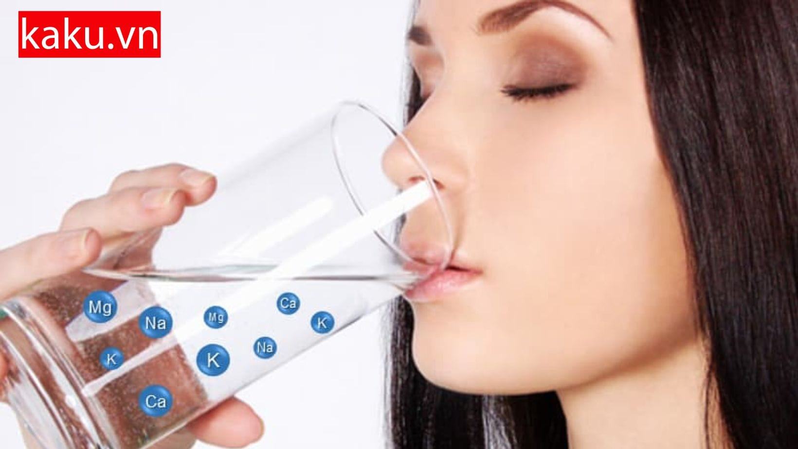 Làm đẹp bằng nước Ion kiềm mà bạn đã biết ! 3 Uống nước mỗi ngày
