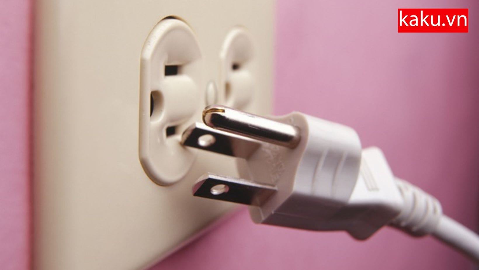 Không rút điện nguồn bếp từ đột ngột