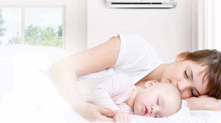 Không đột ngột đưa trẻ sơ sinh ra khỏi vùng điều hòa