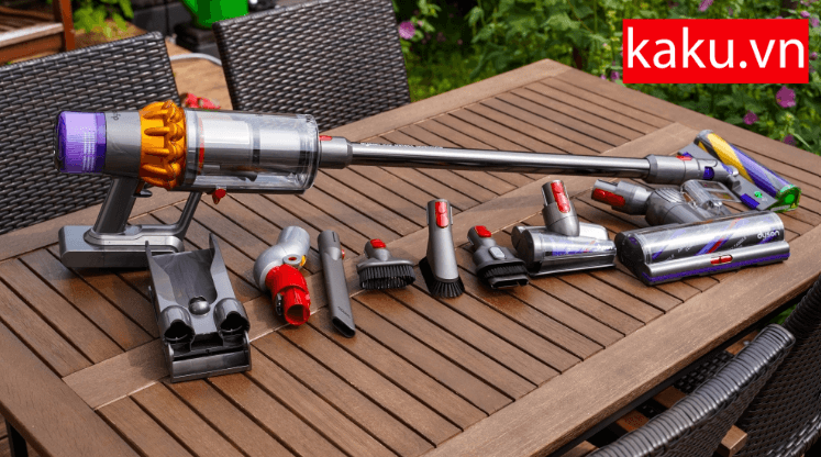 Tận hưởng không gian sạch sẽ với máy hút bụi Dyson V15.