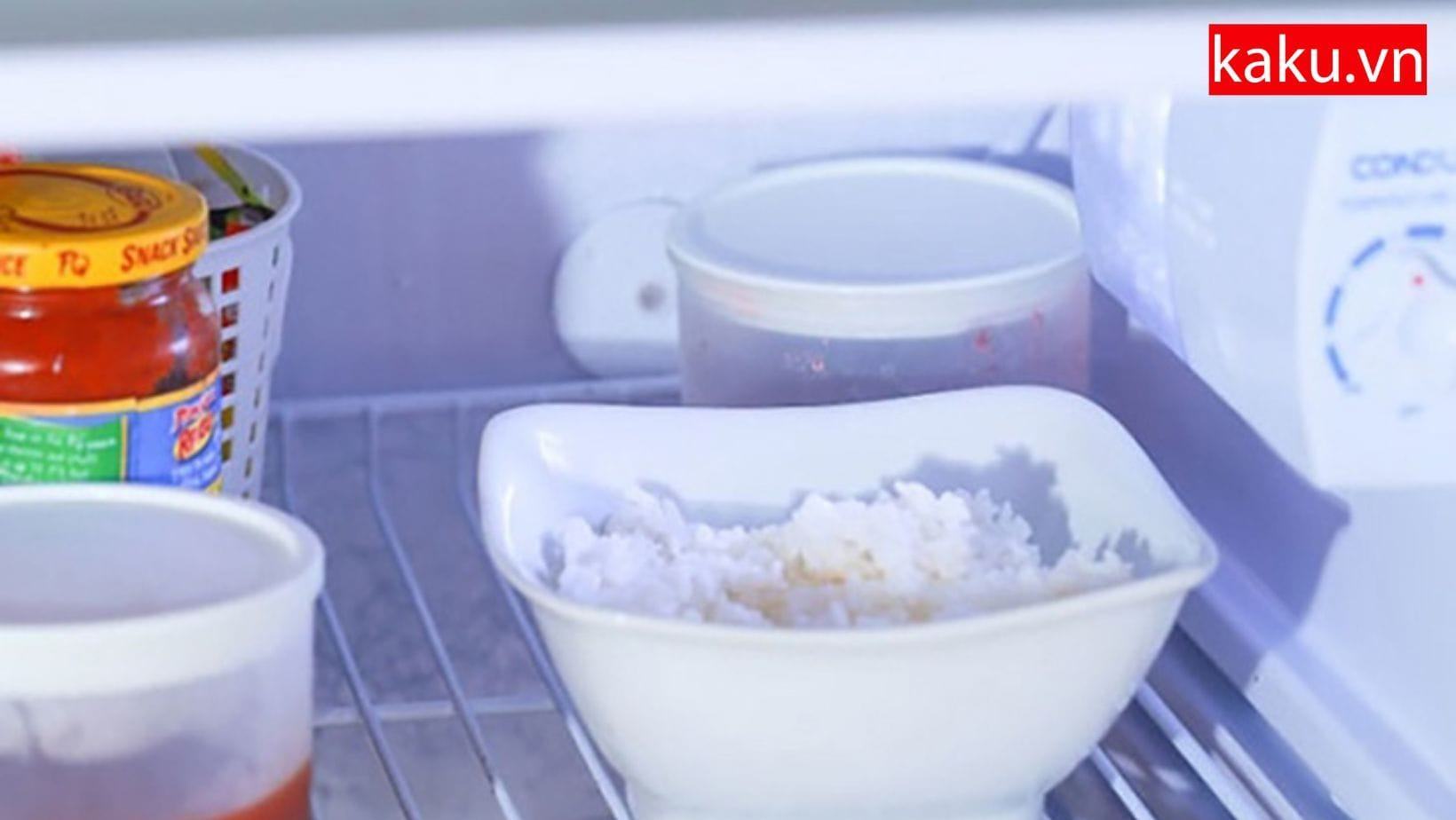 Mẹo giúp cơm nhà bạn không bị thiu vào mùa hè ! 5 Không để cơm trong tủ lạnh quá lâu