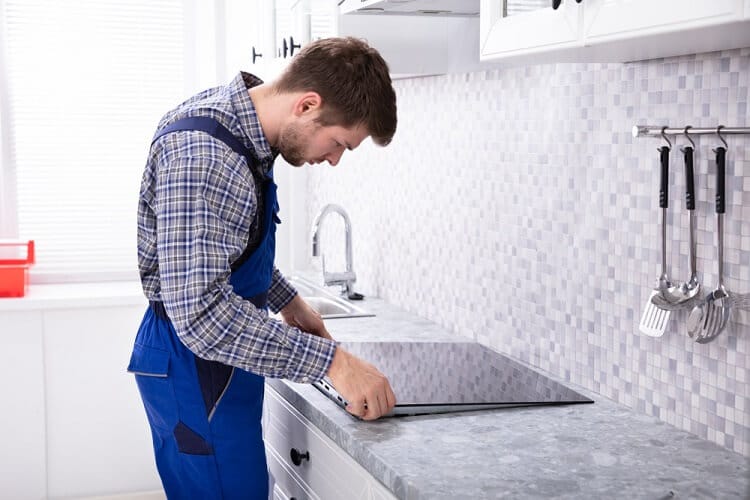 Bếp từ bị nứt mặt kính và cách khắc phục