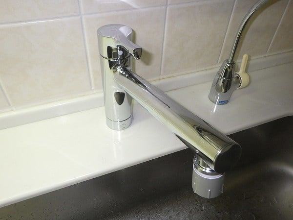 Vòi rửa nhà bếp van điều chỉnh tại đầu vòi TOTO TKS05303J 2 Vòi rửa nhà bếp van điều chỉnh tại đầu vòi TOTO TKS05303J - Hình ảnh 2