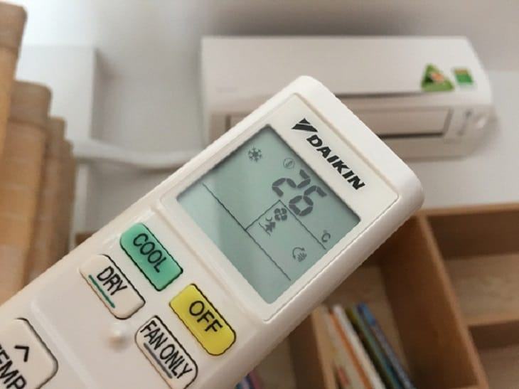 Điều chỉnh nhiệt độ điều hòa từ 26 - 28 độ C