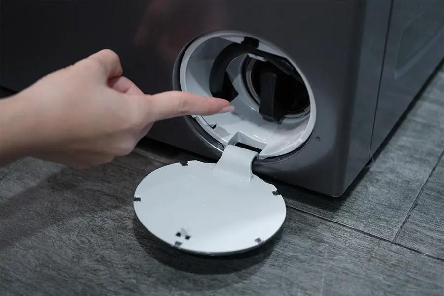 Hướng dẫn sử dụng máy giặt Hitachi BD-SG100GL-W 7 Cách vệ sinh bộ lọc máy giặt cực kỳ đơn giản tại nhà