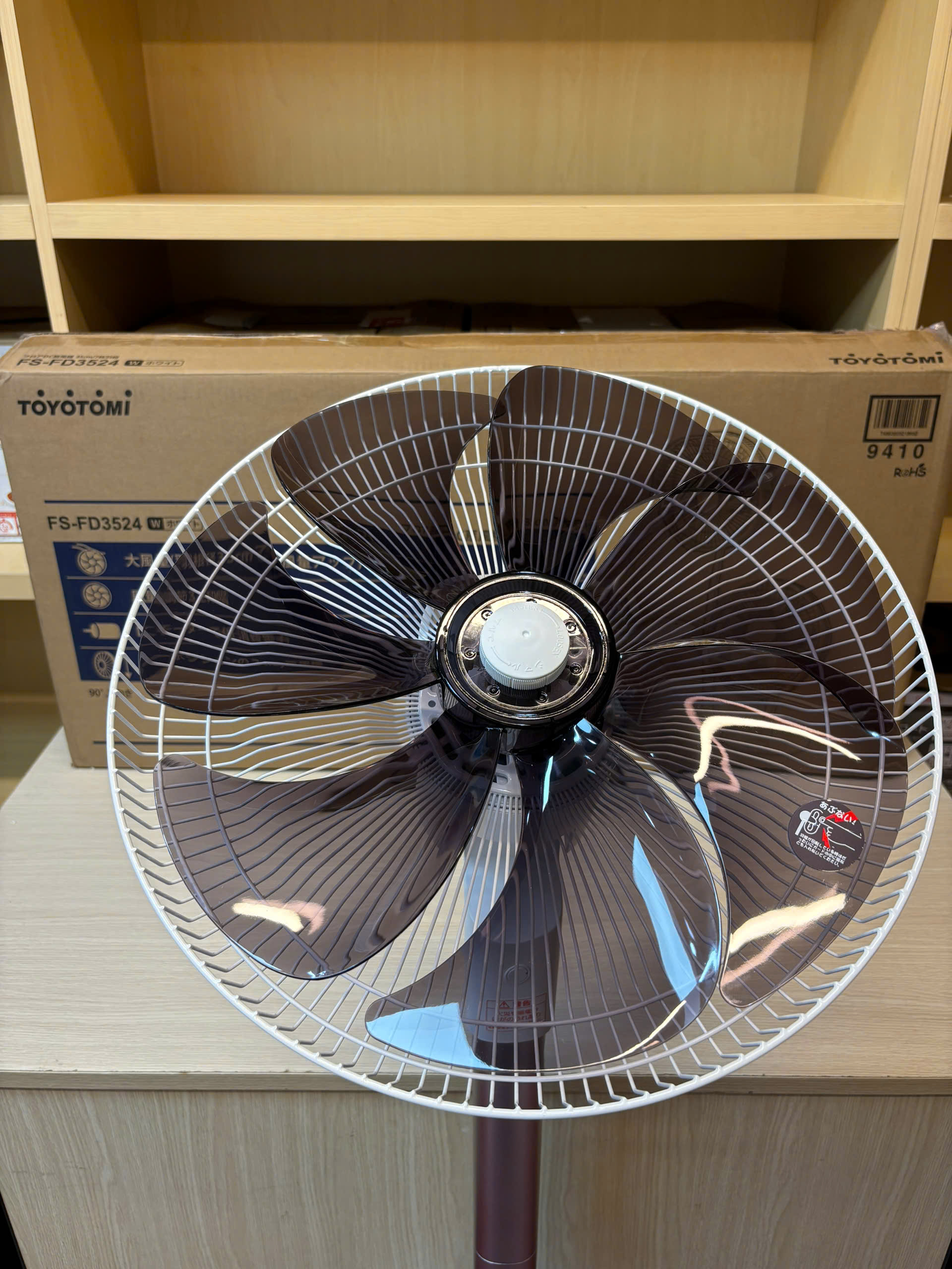 Quạt điện nội địa Nhật Toyotomi FS-FD3524 - 32 cấp độ gió 8 Quạt điện nội địa Nhật Toyotomi FS-FD3524 - 32 cấp độ gió - Hình ảnh 8